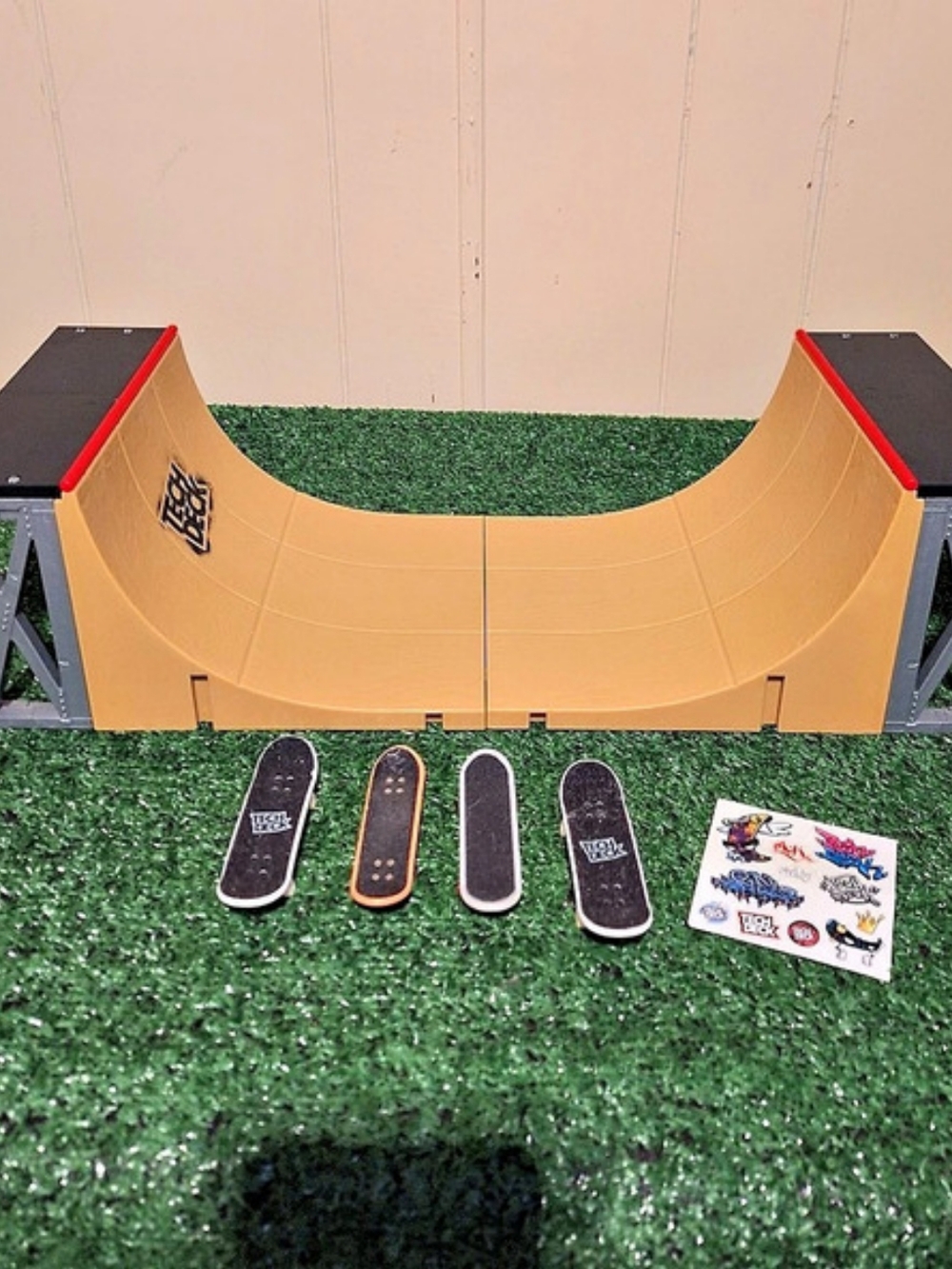 Tech Deck Ultimate 20" Half-Pipe Ramp Playset w/ 4 Fingerboards & Stickers